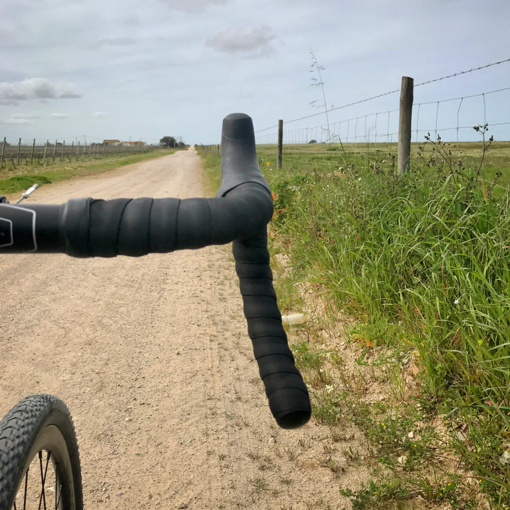 vélo avec pneu tubeless route gravier