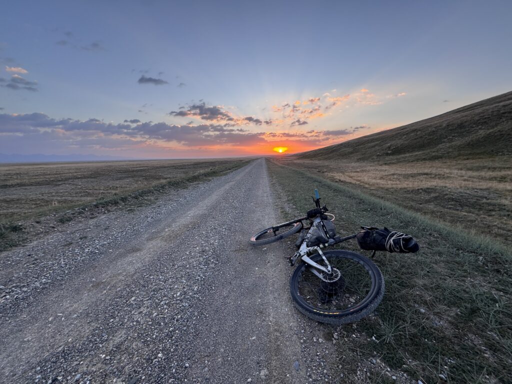 Paysage Kirghizistan Silk Road Mountain Race Bikepacking
